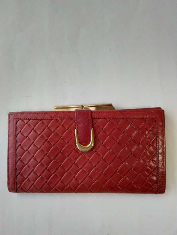 再値下げ！レディース　財布　長財布がま口タイプ　可愛いく、オシャレな濃い赤色　サイズ約10×18.5×厚1.5　179㌘　数回使用後、保管