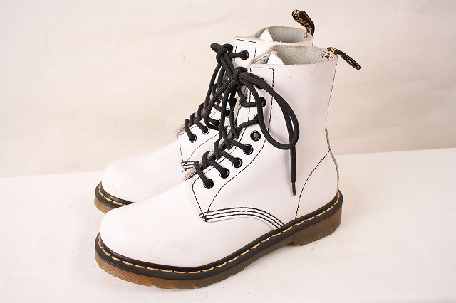 美品 ドクターマーチン UK5 /23.5cm-24.0cm/8ホール 白 ホワイト ブーツ レディース ユニセックス レザー 本革 dr.martens 中古 dh2337