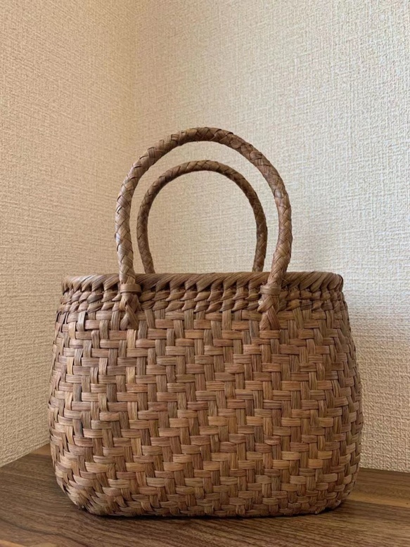 山葡萄籠バッグ　手作り　山葡萄かごバッグ　網代編み　丸い