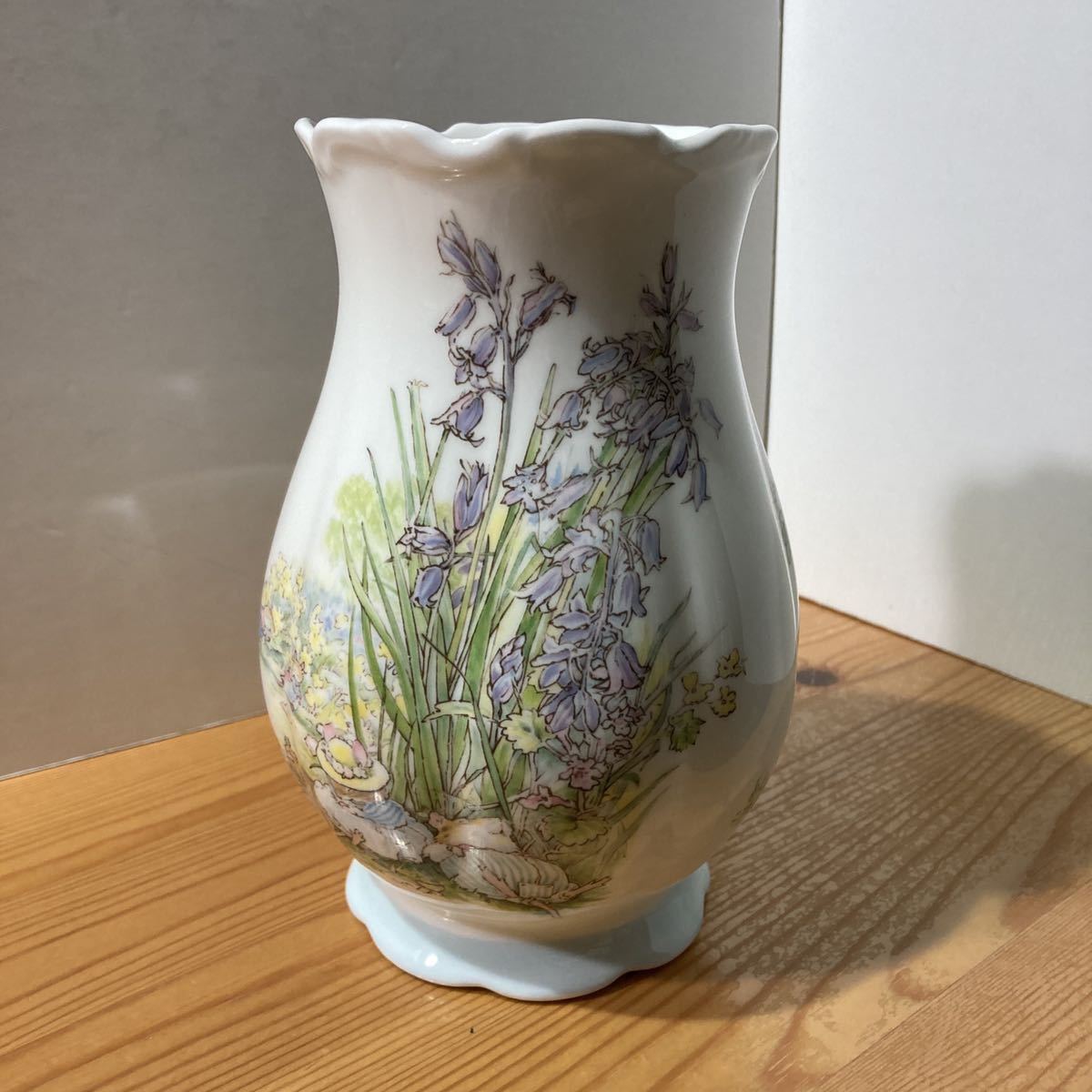 ロイヤルドルトン【ブランブリーヘッジ　ピクニック　花瓶　1個】Royal Doulton THE PICNIC 花器　フラワーベース