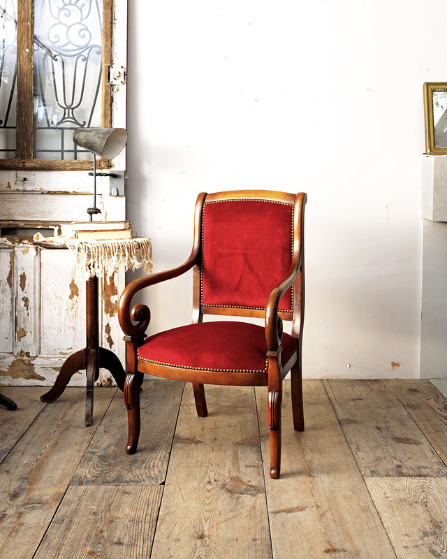 jf02614a 仏国*フランスアンティーク*家具 アームチェア 赤いファブリック クッションチェア リラックスチェア 一人掛けソファ 肘掛け椅子