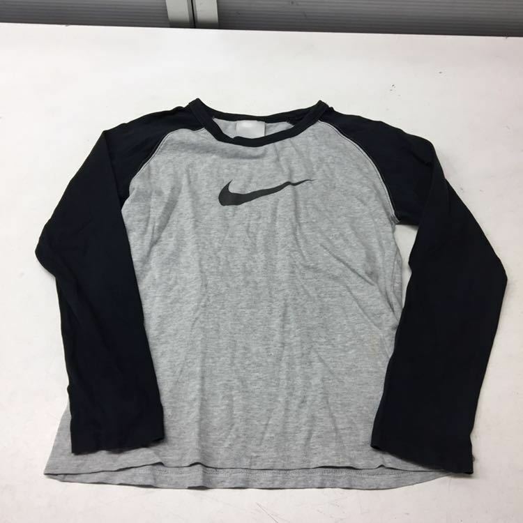 送料無料★NIKE ナイキ★長袖Tシャツ トップス★キッズ 子供 Sサイズ 130-140★グレー #40406sjj41