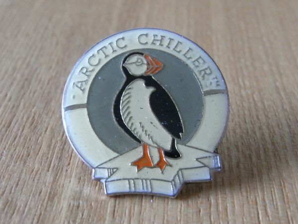 古い ピンバッジ : ARCTIC CHILLER 野鳥 鳥 バード 動物 ピンズ #U