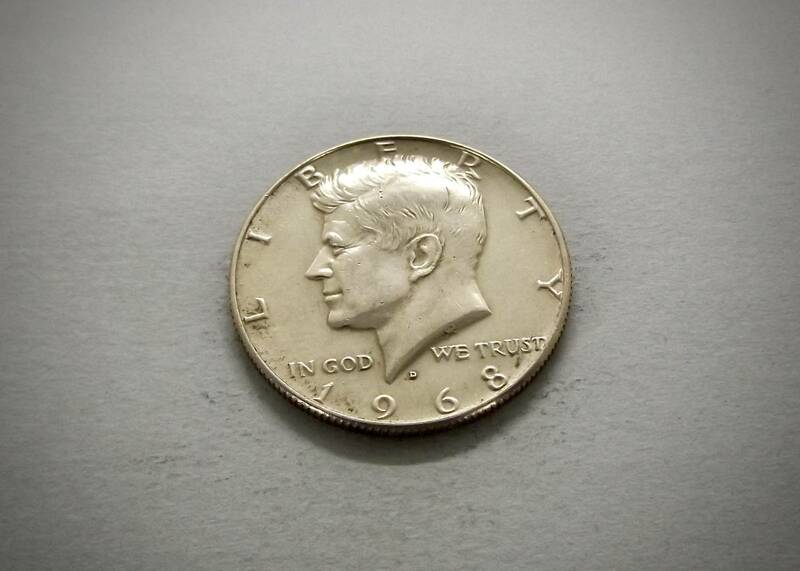 1968年 D刻印　ケネディ50セント銀貨　送料無料（14128）シルバー400　USA 貨幣　ハーフダラー アメリカ 硬貨