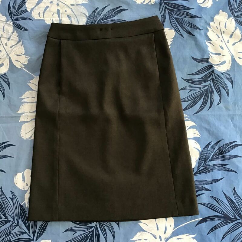 SJ 東京ブラウス　スカート　オリーブ色　サイズ W−57