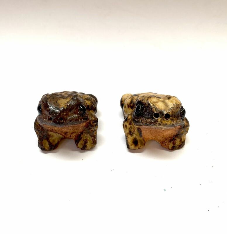 ■ 置き物 ■ 蛙 カエル 2個セット アンティーク 昭和 レトロ ヴィンテージ 希少 コレクション 美術品 時代 蔵出し 置物 縁起物 まとめ売り