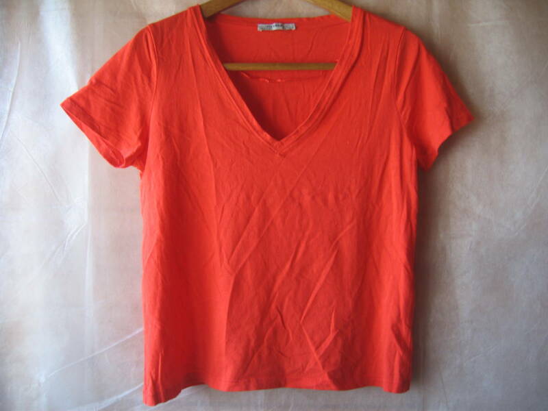 ZARA TRF Tシャツ　濃いオレンジ　S２６　V衿　薄手