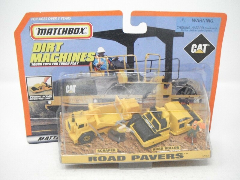 ■ MATCHBOXマッチボックス『CAT DIRT MACHINES 32957 ROAD PAVERS(スクレーパー & ロードローラー) ジオラマミニカー』建設機