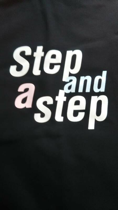 ◯NiziU POPUP STOREStep and a step　パーカー