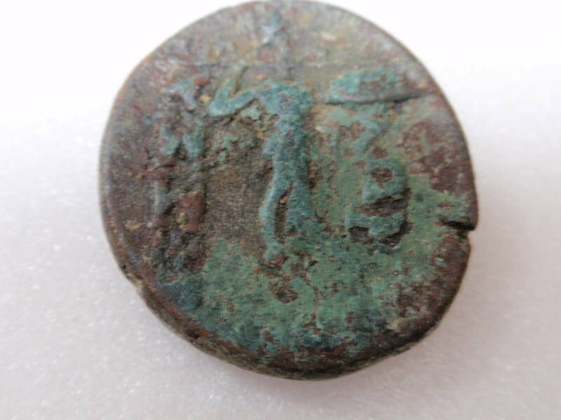 古代ギリシャのコイン　BC3～2　 状態：中　　サイズ：2,0ｃｍ