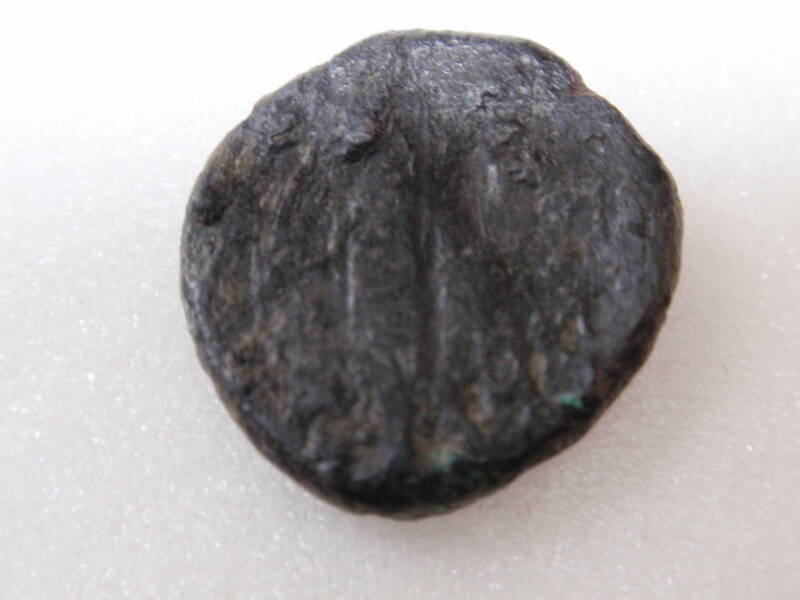 古代ギリシャのコイン　BC3～2　 状態：中　　サイズ：1,5ｃｍ