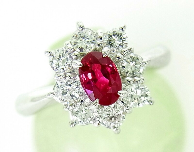 色鮮やかな紅い0.66ct天然ルビーを大き目ダイヤモンドで取巻いたプラチナリング　卸価格/送料無料/商品動画