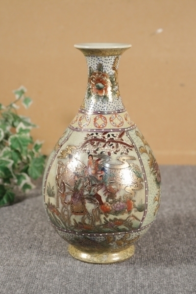 花瓶 牡丹人物画図 陶器