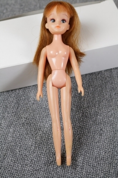 タカラ 二代目リカちゃん人形 21cm