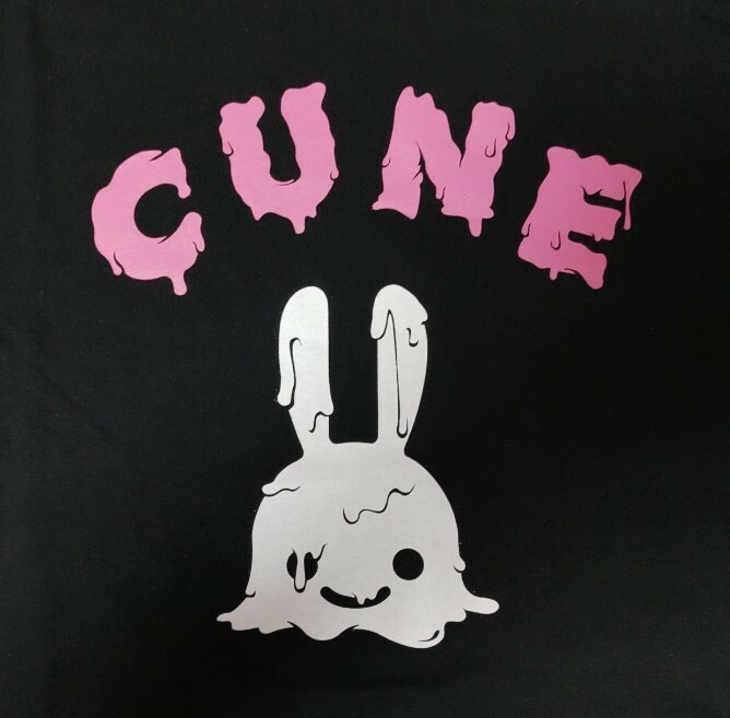 2021 いい溶け具合 CUNE Tシャツ 丸首 半袖 黒『ドロドロ』前後プリント L・身幅約56.5cm※未試着品/未使用品/商品タグ付き/デッドストック