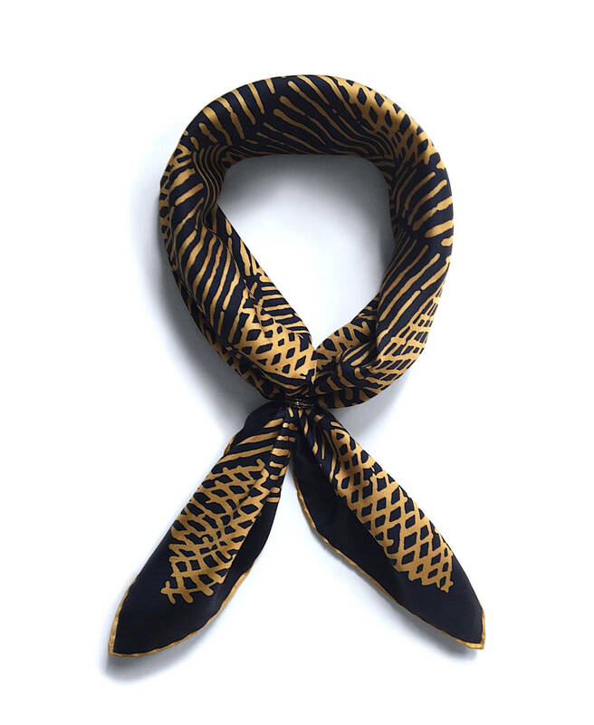 新品 フィオリオ Fiorio スカーフ ダークネイビー×ゴールド 絹 シルク100% 幾何学柄 イタリア製 正規品 ユナイテッドアローズ