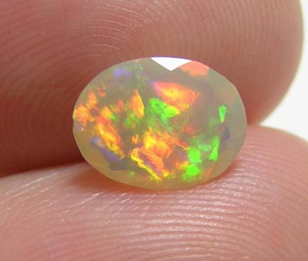 『天然オパール』 1.02ct　ルース　宝石　非加熱　エチオピア産　オーバルカット