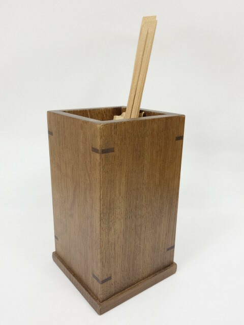 北海道手作り小物　木製　ナラ（楢）材　 K　Ｈ１３ｃｍ　箸たて　箸立て　家具屋の職人が製作