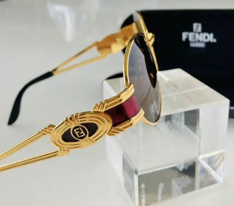 《未使用》 ◆ FENDI フェンディ　ゴージャスでゴールドな　サングラス　正規品