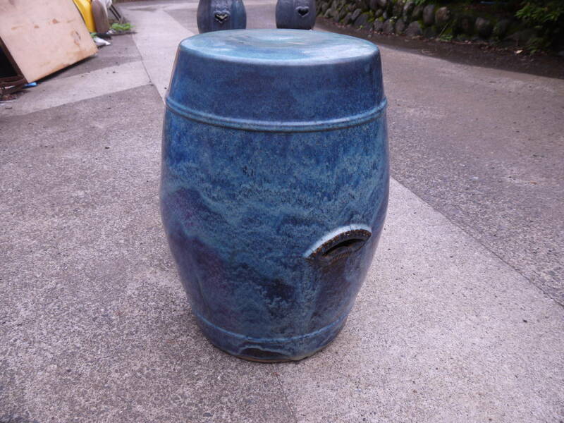 【A20514】中国美術 椅子 トン とん スツール 陶器 青釉 イス 焼物 置物 庭骨董 工芸 アジアン 珍品