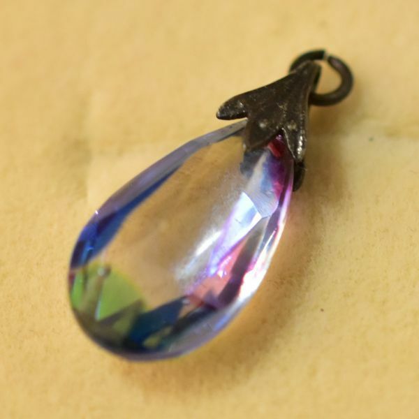 アンティーク 虹色 アイリスガラスのペンダントトップ/チャーム 本物保証 状態良好