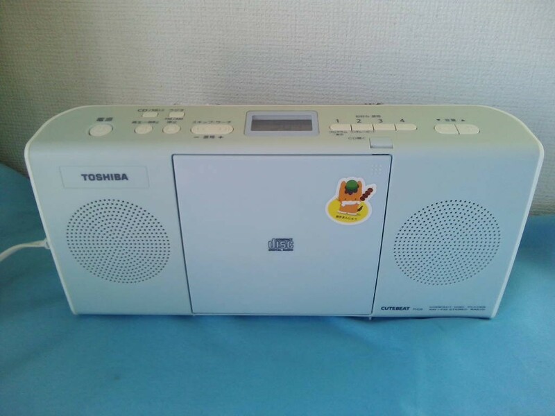 TOSHIBA　東芝　　TY-C23　コンパクトディスクプレーヤー　CDラジオ 2014年製　★動作品