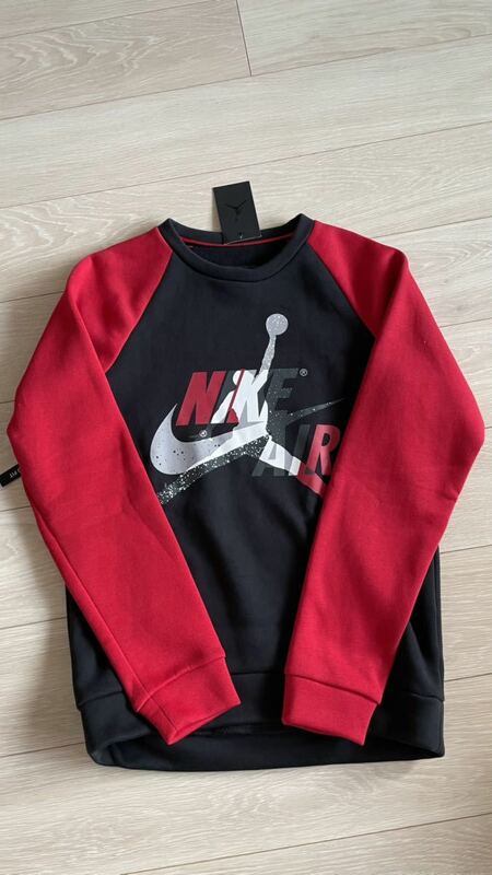 新品　NIKE トレーナー　Mサイズ