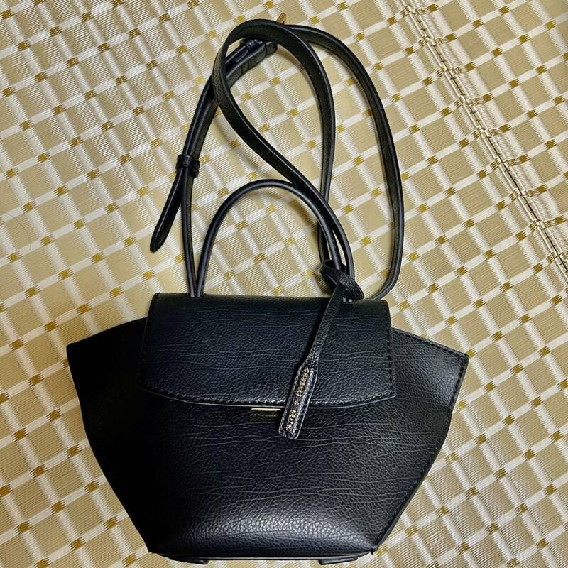 ショルダーバッグ ミニバッグ☆CHARLES & KEITH チャールズ アンド キース ブラック 黒 bag 鞄