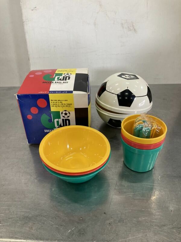 ●Jカップ レジャーセット 皿3枚 コップ3個　カトラリー　サッカー レジャー