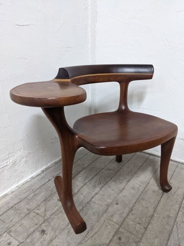 三2058R/家〇木彫 テーブル付きチェア 無垢材 中古良品〇