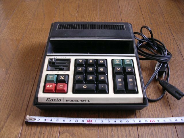 ■121-L CASIOカシオ 1973年製 12桁蛍光管電卓 AC100V仕様コードつき 動作品JUNK扱い