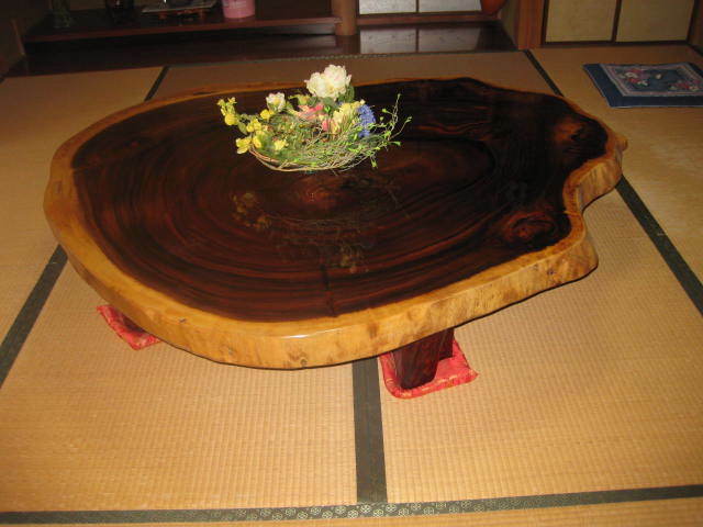 【希少品 天然木 一枚板テーブル 座敷用テーブル 約1370×1670mm 高さ320mm 厚さ75mm 座敷机】