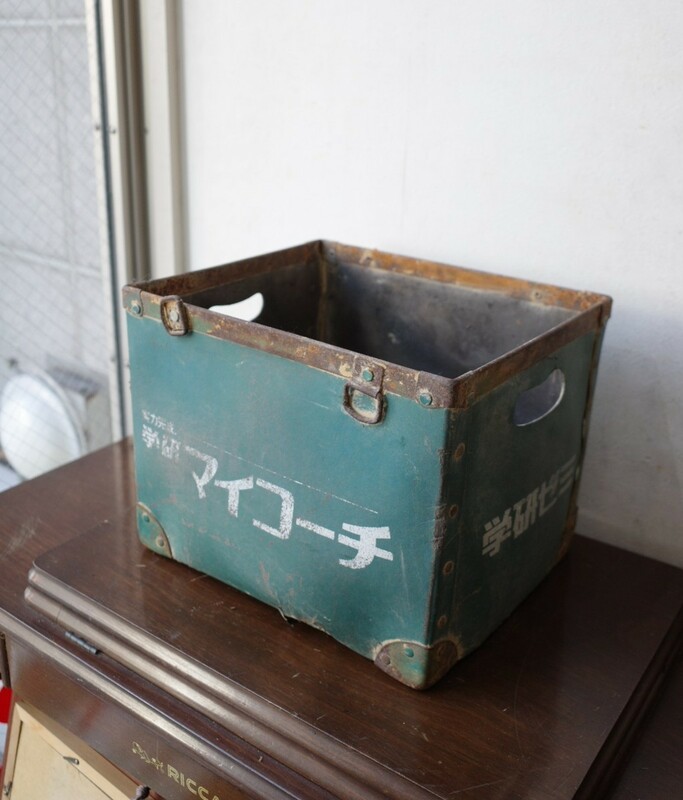 ○80ｓ進研ゼミのボテ箱　小ぶりなサイズ　ハンターカブのカスタムなどに良い　リアケース　古道具のgplus広島 2111ｋ
