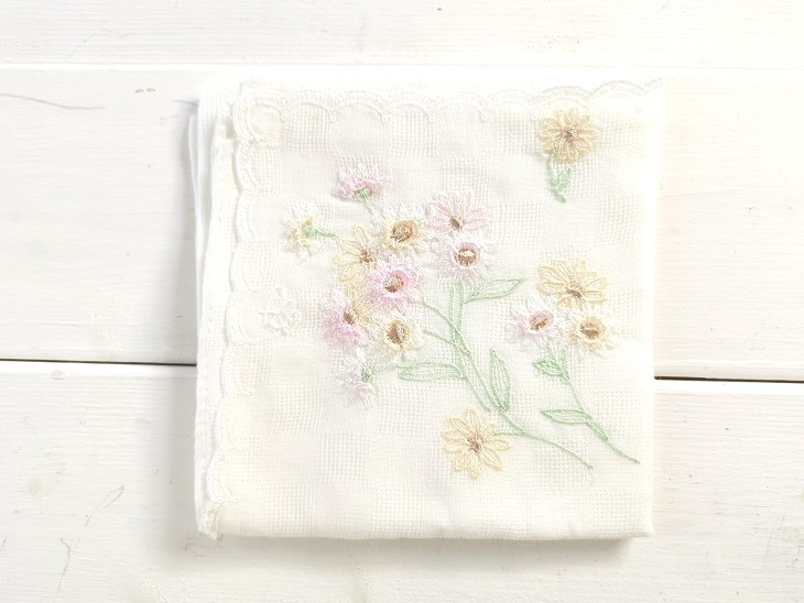 PB　　お花刺繍のハンカチ