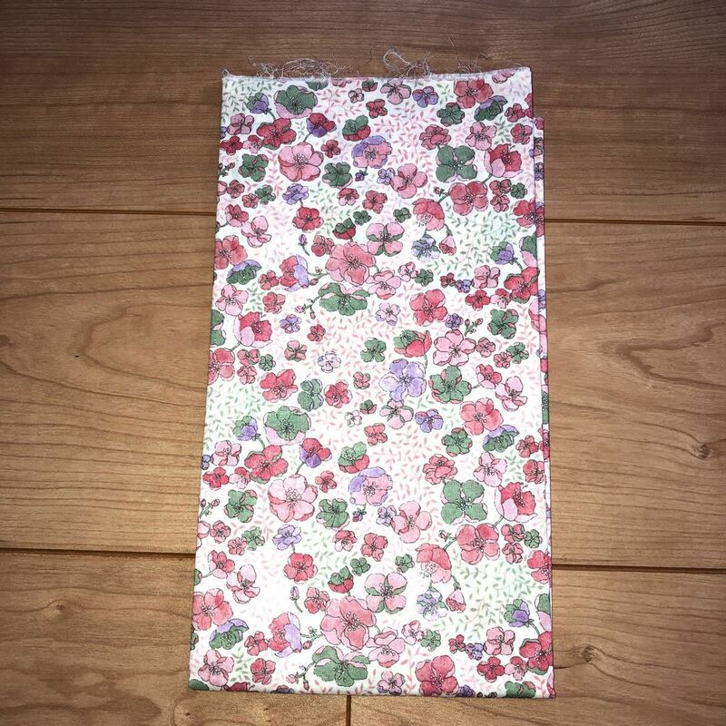 カットクロス　バンドメイド　手作り　花柄　ピンク　111cm × 52cm