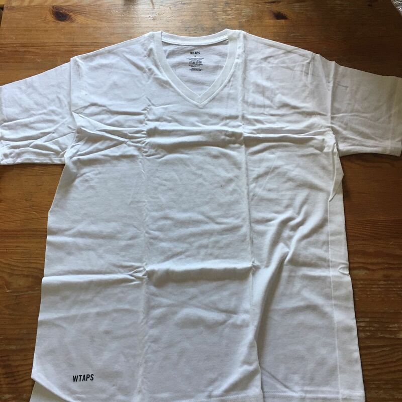 新品　WTAPS ダブルタップス　未使用 SKIVVIES TEE Vネック　パック　Tシャツ　1枚　白　サイズS フッズ大阪にて購入
