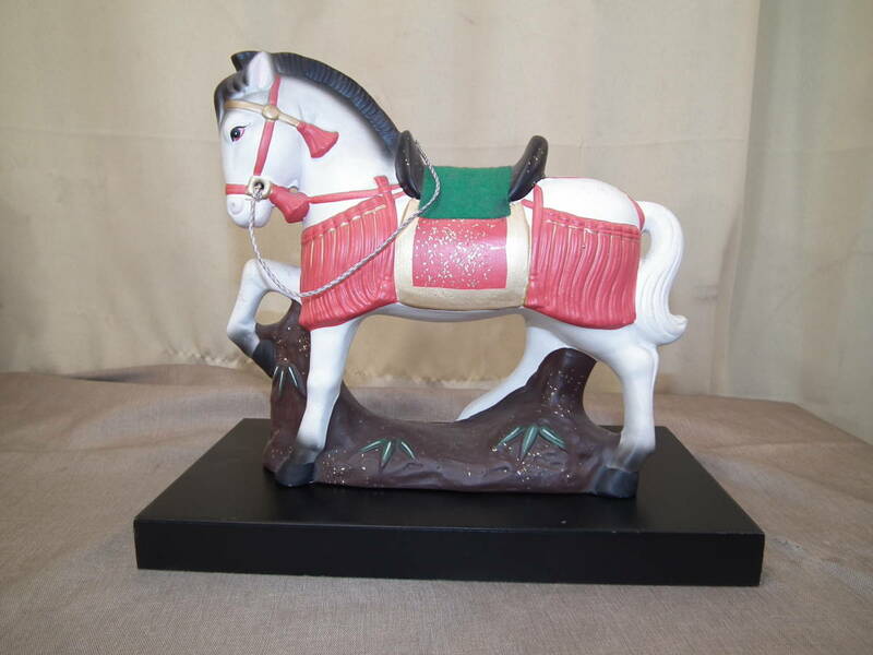 素焼き置物　飾り馬　馬の置物　陶器馬　インテリア　高さ13.5㎝　店舗長期展示品 展示保管汚れあり 中古品 