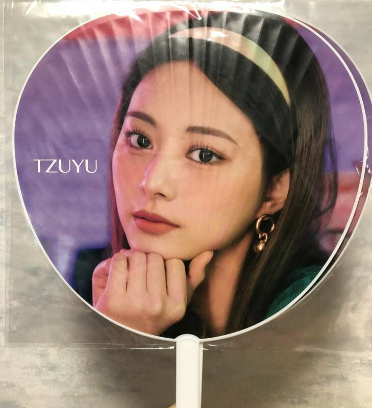 TWICE Kura Kura ツウィ うちわ 新品未開封