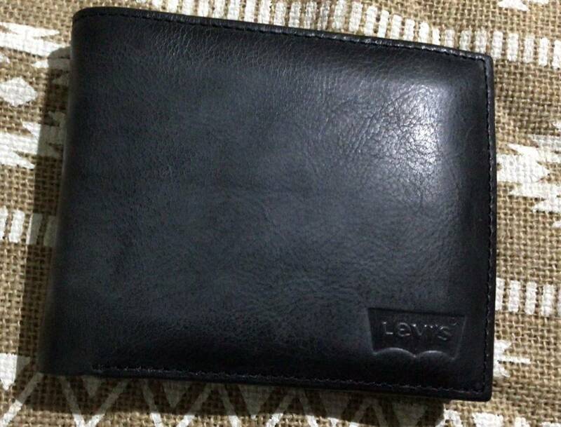 新品★Levi‘s リーバイス 二つ折り財布 本革 レザー★ロック系 カードケース付き　黒
