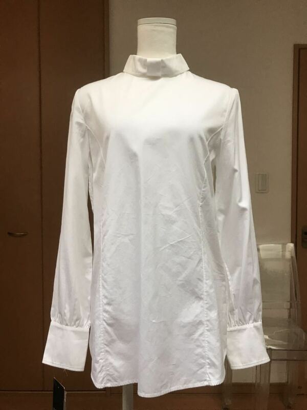 Tver Saint Laurent(イヴサンローラン)ホワイト長袖変形シャツブラウス36新品タグ付き　スタンドカラー