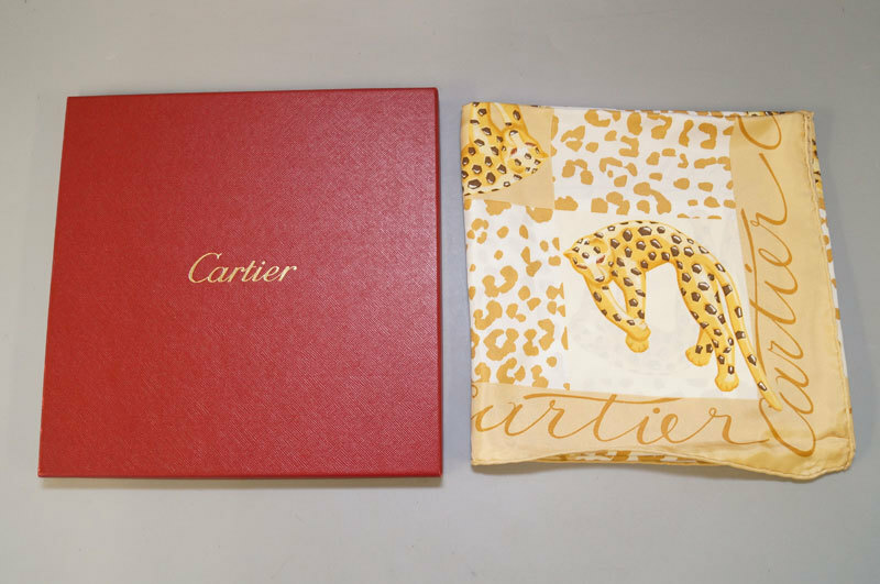 yo27-Cartier カルティエ シルクスカーフ ベージュ系 豹 ヒョウ箱付 フランス製