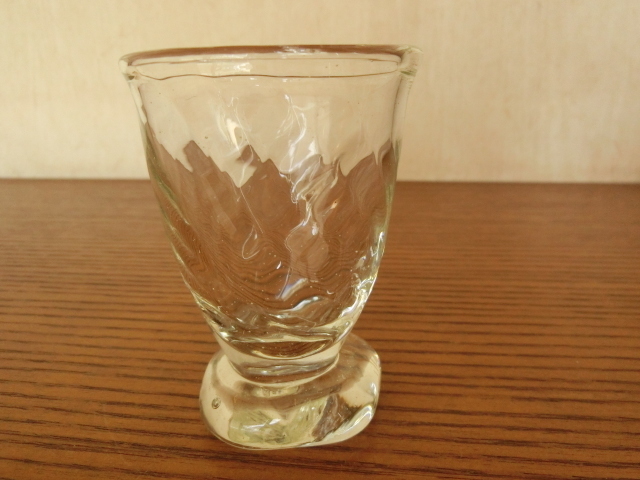 ◆吹きガラス 新品 足付グラス クリア 冷酒 ショットグラスに p◆