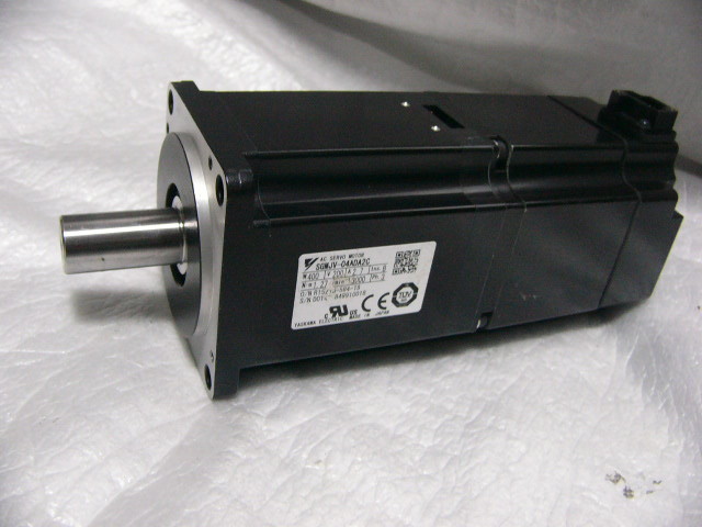 ★未使用★ YASKAWA/安川 サーボモーター SGMJV-04ADA2C 400W