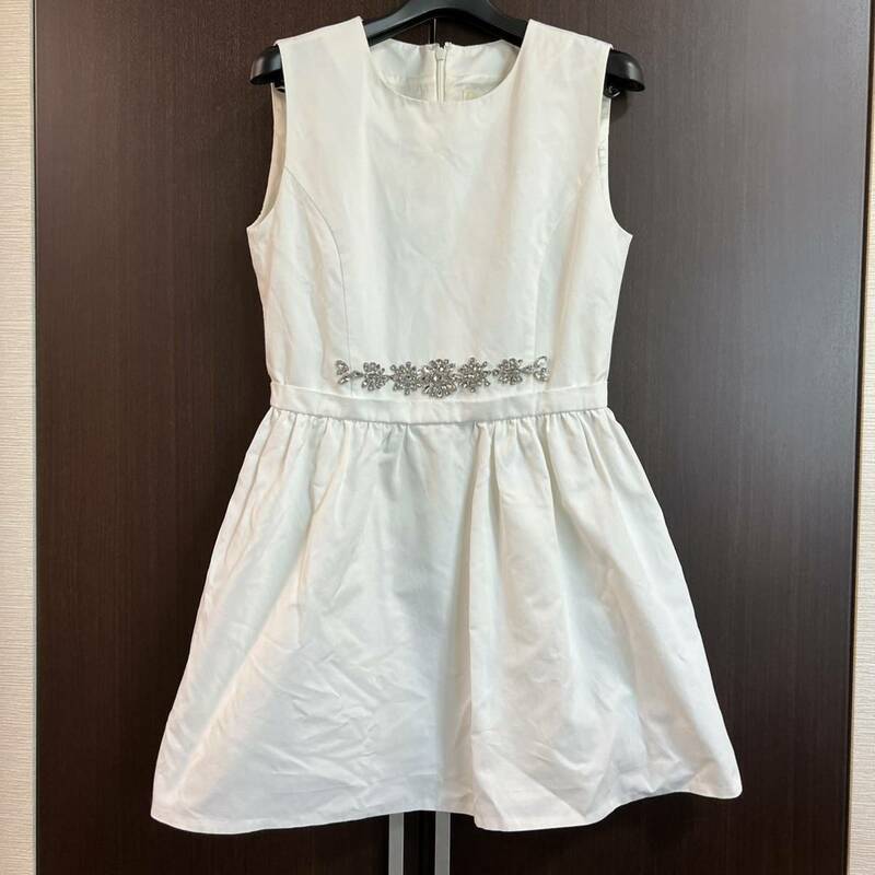 ビジュー　ワンピース　ホワイト　白　ドレス　オシャレ　切り替え　フレアスカート　セクシー　パーティー　7号　0