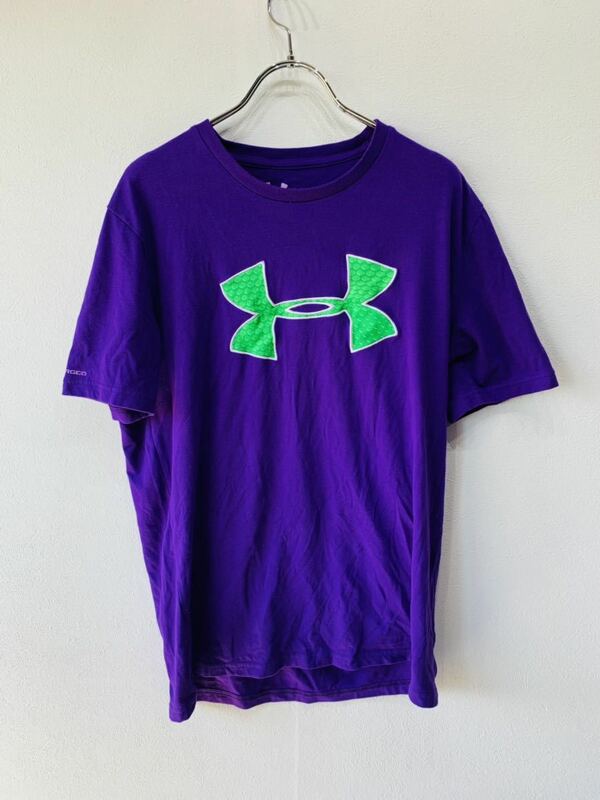 【人気】UNDER ARMOUR/アンダーアーマー　Tシャツ　メンズ　Mサイズ　紫/パープル　緑／グリーン 　ビッグロゴ　K1839
