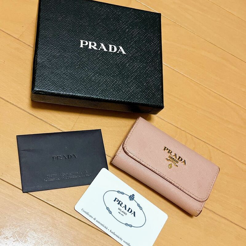 【箱、カード付き】PRADA プラダ レザーキーケース　PEONIA ピンク