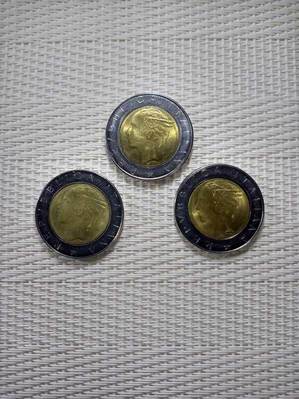 世界（外国）コイン　イタリア　　500リラ　　3枚セット　　1982年　1985年