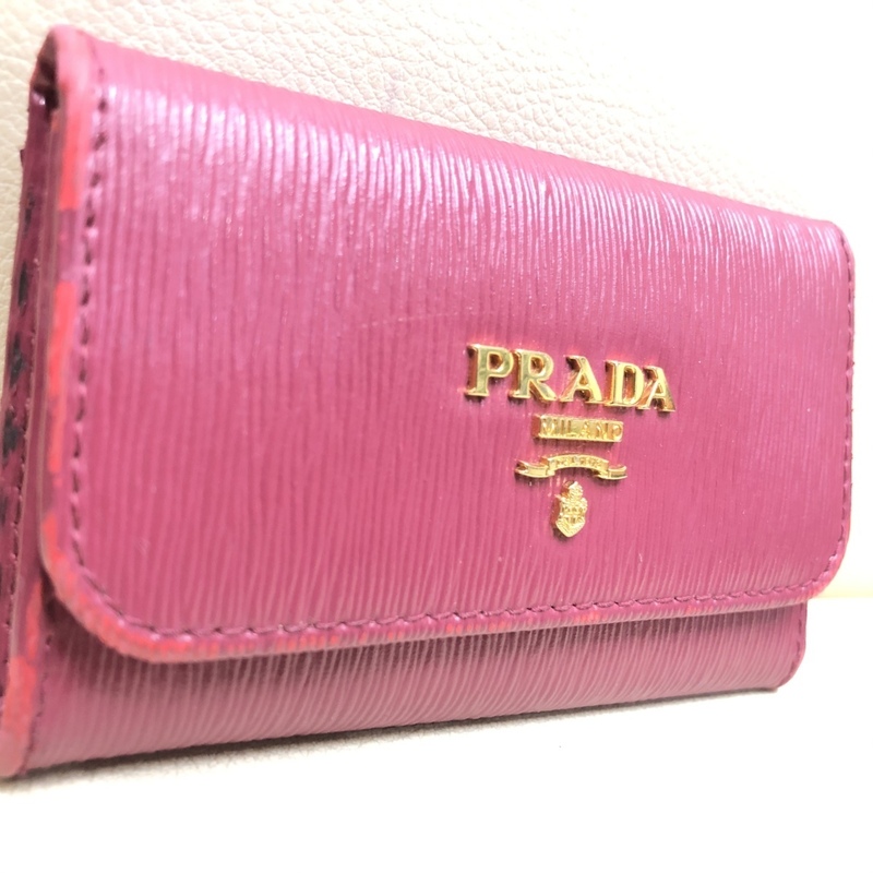 ●【本物】PRADA プラダ レザー ロゴ 6連キーケース ピンク×ゴールド/T10275