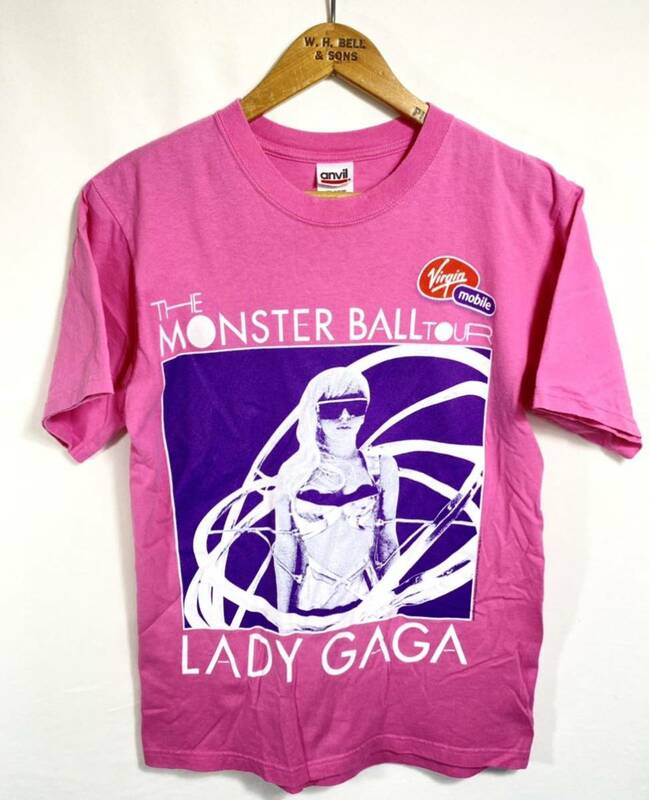 ■ 2009年製 anvil レディーガガ ツアー 両面プリント Tシャツ 古着 アメカジ LADY GAGA THE MONSTER BALL TOUR サイズS ピンク シンガー■