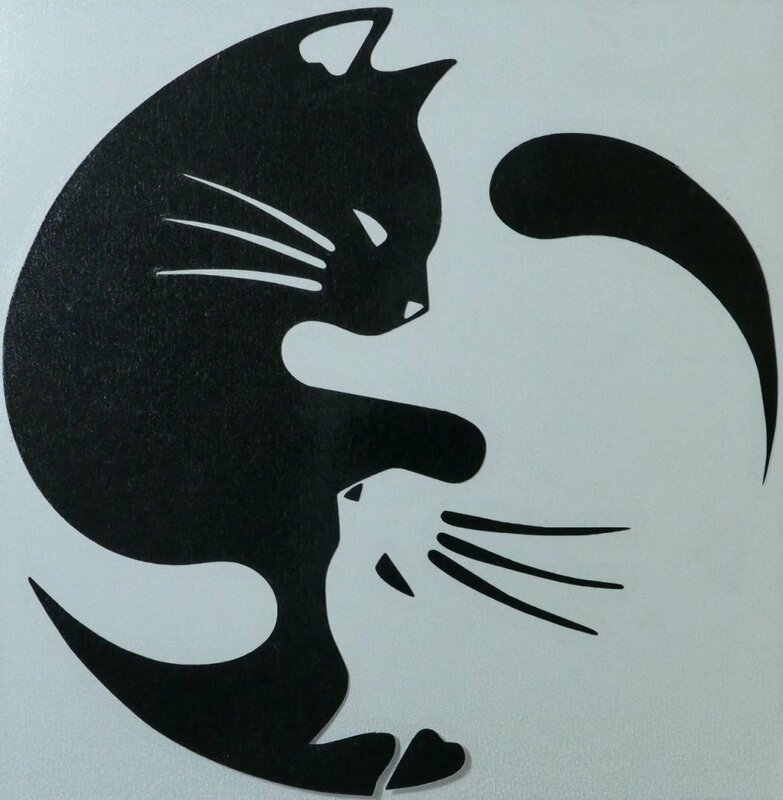 ネコのシール 黒(ツヤ) 15cm×15cm 背景透明 裏面粘着シール (猫 子猫 ねこ 対称デザイン ステッカー デカール)